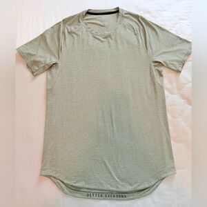 Lululemon Drysense short sleeve workout shirt. Size Large
